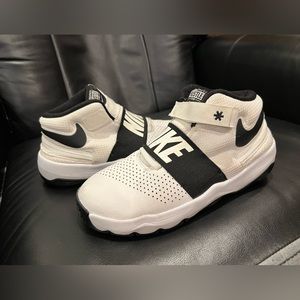 NIKE team hustle basketball shoes